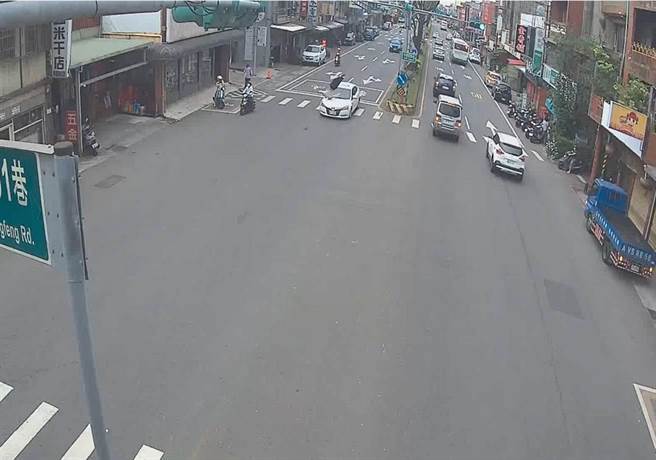 桃园市今年度1至5月共发生22件行人死亡交通事故，较去年同期增加10人，高达3成6的行人死亡车祸是行人违规酿祸。(翻摄照片／蔡依珍桃园传真)