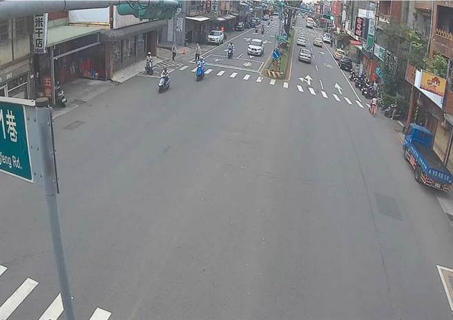 桃园市今年度1至5月共发生22件行人死亡交通事故，较去年同期增加10人，高达3成6的行人死亡车祸是行人违规酿祸。(翻摄照片／蔡依珍桃园传真)