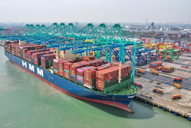 中國海關對日本進口水產展開輻射檢查，導致商品滯留中國海關，現在甚至連稻米進口都受到波及。（示意圖/中新社）