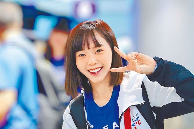 中华队正妹旗手登微博热搜，引起讨论。（体育署提供）