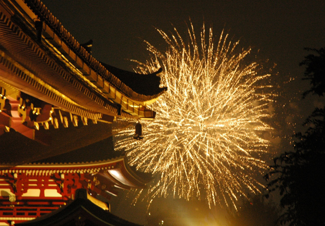 每年从7月份开始，日本各地约有三百多场花火大会，是日本人夏季的盛事。（图／中央社）