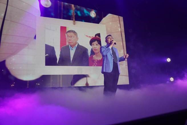 民眾党总统参选人柯文哲29日下午召开首场个人演唱会「KP Show」，大跳多首嗨歌。（民眾党提供／杨亚璇台北传真）