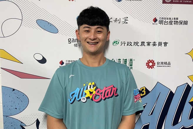 中信兄弟吳哲源因為肩膀傷勢無法在明星賽登板。（毛琬婷攝）