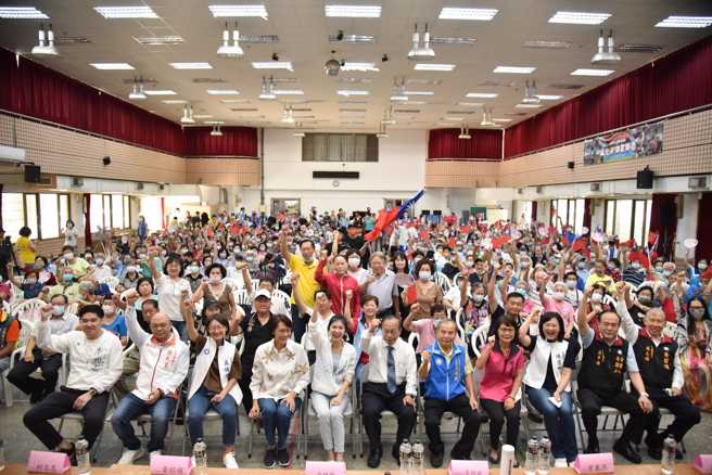 李明璇前鎮區見面會。（取自李明璇臉書）