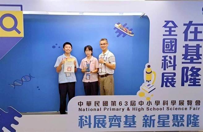 嘉义市北兴国中师生合作研究「图像式避识装置」作品获全国科展第2名。（嘉义市政府提供／廖素慧嘉市传真）