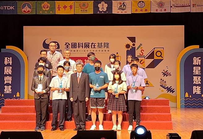 嘉义市国中小在今年全国中小学科展中获得团体组第2名。（嘉义市政府提供／廖素慧嘉市传真）