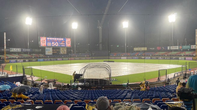 29日的中职明星赛因雨延赛。（毛琬婷摄）