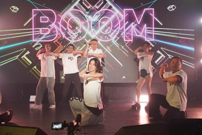 柯文哲29日下午召开首场个人演唱会「KP Show」。图为彩排画面。（民眾党提供／杨亚璇台北传真）