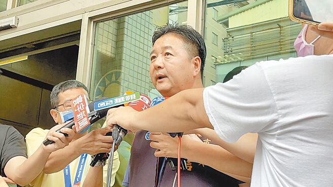 针对蓝白合议题，国民党立委参选人林金结(见图)在政论节目上提议用「掷筊定输赢」，让其他来宾都笑出声。（蔡雯如摄）