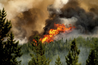 加拿大野火燒毀面積「比南韓大」 3打火英雄、1飛行員殉職