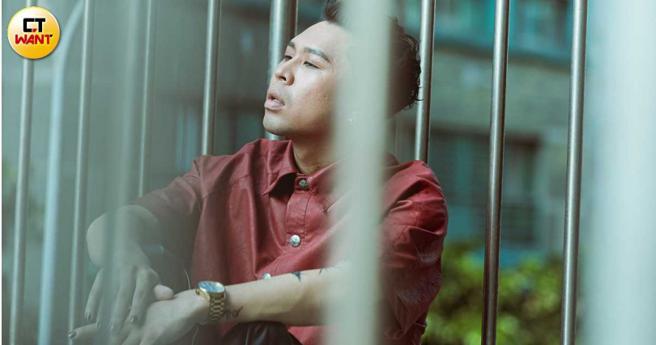 同理与阿公感情紧密，也曾写歌鼓励罹癌的阿公。（图／林士杰摄）