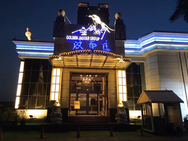 曾经盛极一时的金钱豹系列「天上人间」，惊传经营至29日，将于8月1日迁移至中港店。(民眾提供)