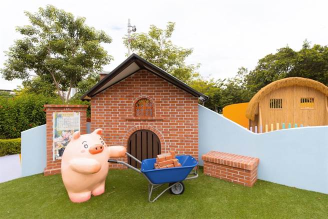 高市莲池潭儿童公园今年再打造新亮点，以三只小猪故事为主题打造独特景观的迷宫广场。（柯宗纬翻摄）