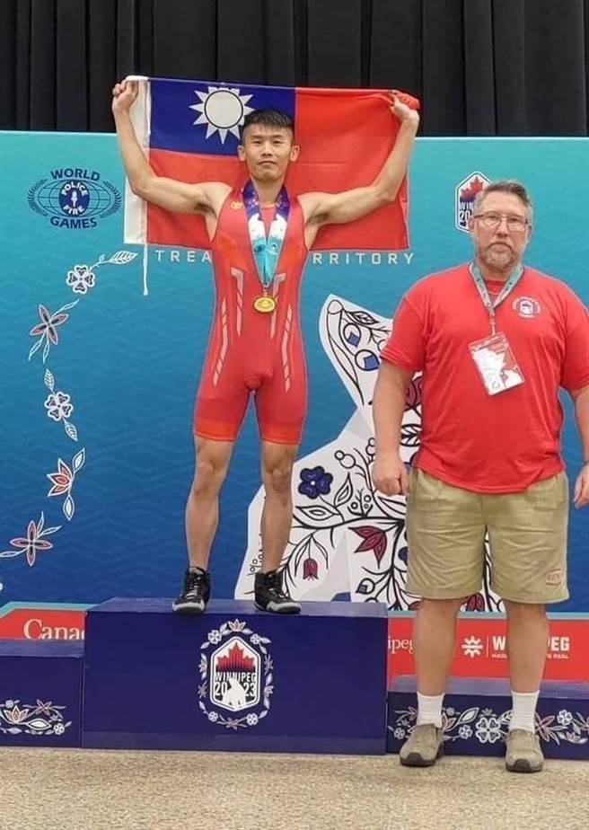 苗栗縣府消防局竹南分隊隊員許顥瀚為台灣奪下第1金。（摘自消防署臉署提供／李京昇苗栗傳真）