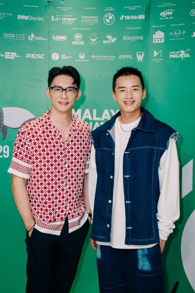 温昇豪（左）、陈泽耀出席马来西亚电影节闭幕暨国际首映。（新世纪南向开发提供）