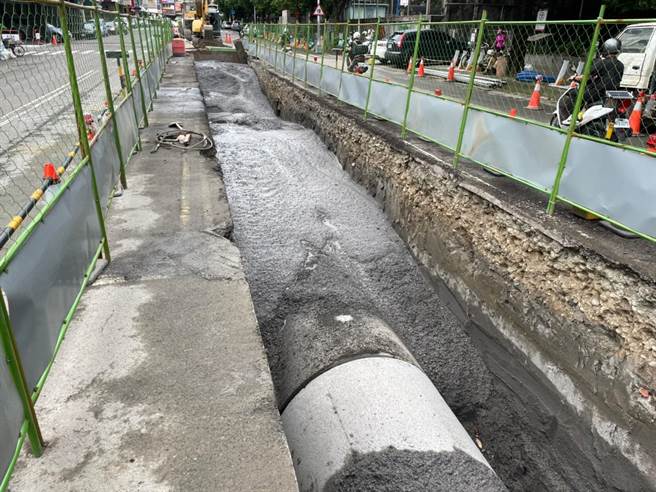 美村南路雨水下水道工程于2月完工，图为施工中照片。（台中市水利局提供／陈淑娥台中传真）