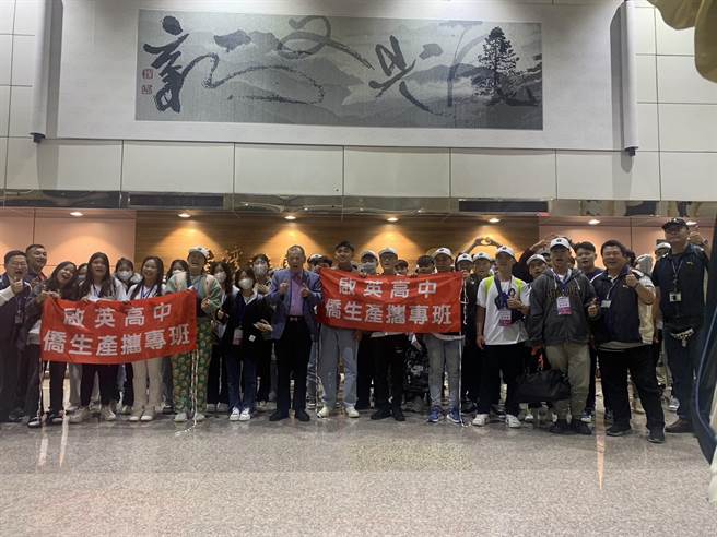 啟英高中首屆僑生專班來台各項補助減輕學生壓力。(校方提供／呂筱蟬桃園傳真)