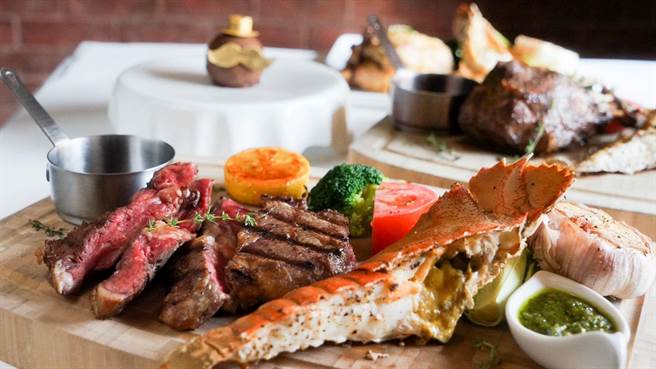 「以父之名-爸憩食足」一泊三食住房专案，可品嚐到喜欢西餐厅特制的父亲节套餐。（大地酒店提供）