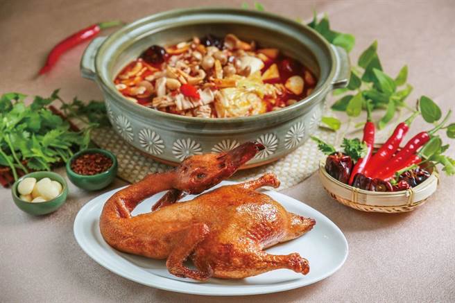 父亲节6吋蛋糕「给老爸一个讚」，原价1280元，期间限定优惠价888元即可外带回家享用。（大地酒店提供）