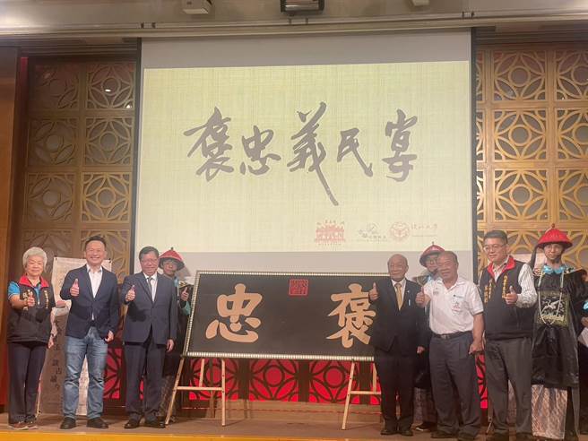 桃园平镇褒忠祠与淡江大学、古华饭店合作推出褒忠义民宴，提前为世客博宣传。（吕筱蝉摄）