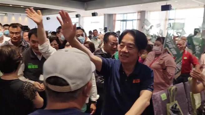 2024總統大選民進黨參選人賴清德副總統進場，民眾熱情揮舞旗海。（廖素慧攝）