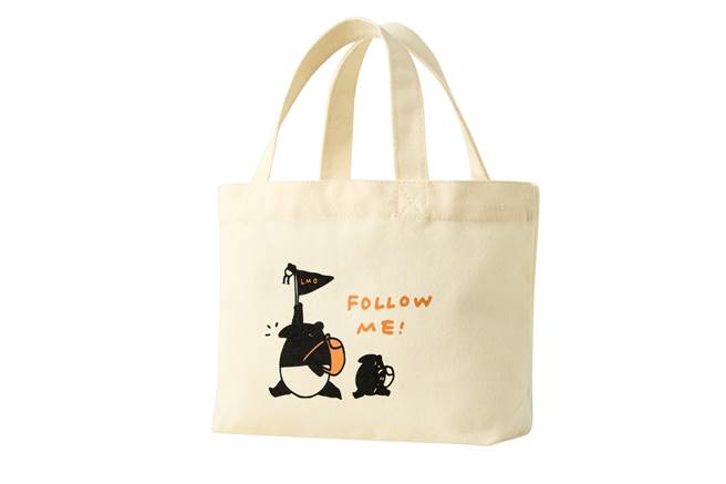 全家与知名插画角色「马来貘」合作推饮料加价购活动，有机会带走可爱托特包。（全家提供／朱世凯台北传真）