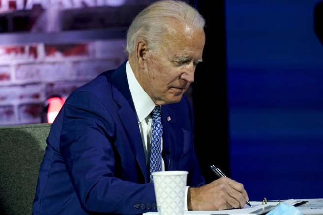 拜登首次动用提拨权军援台湾 ，金额约108亿新台币。数额不算高，但政治宣示的目的很强。(图/美联社)