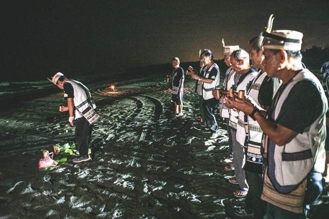 宜兰县噶玛兰族协会昨晚举行海祭。（社团法人宜兰县噶玛兰族发展协会提供／吴佩蓉宜兰传真）