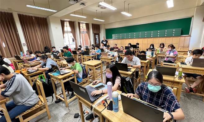 台北市教育局表示，今年将成立STEAM及新科技发展办公室，也会在11月「台北市112年度3R科技教育文化艺术创作竞赛」。（教育局提供／蔡佩珈台北传真）