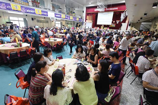 埔里國中今天舉行校友回娘家，共有上千名校友參加。埔里國中校友會提供