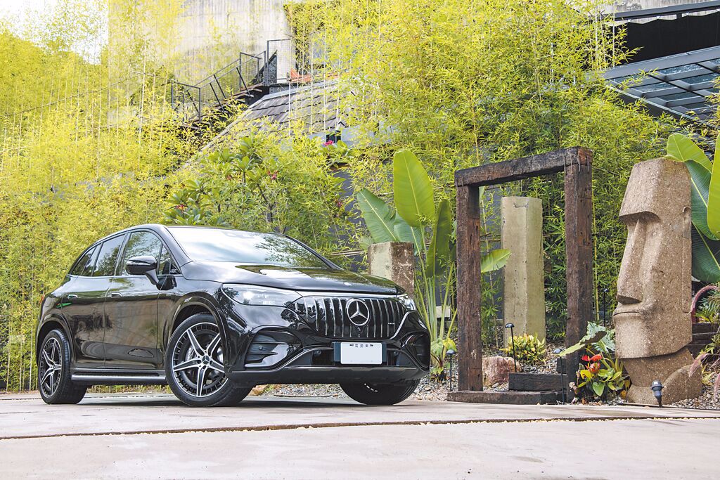 Mercedes-AMG EQE 43 4MATIC SUV配置AMG Performance 4MATIC主動式四輪驅動，0-100km/h加速僅4.3秒，售價465萬元起。（陳大任攝）