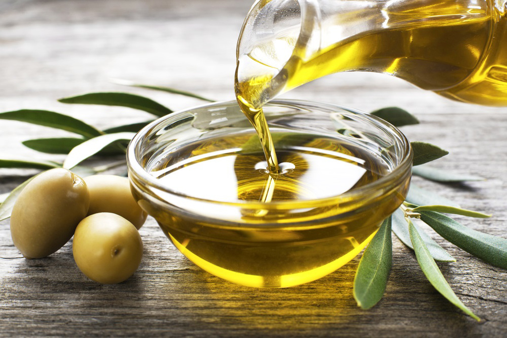 哈佛大学研究发现，与不食用橄榄油的人相比，每天摄取1匙橄榄油的人，因失智症而死亡的风险少了28％。（示意图／shutterstock）(photo:ChinaTimes)