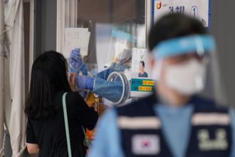 韓國COVID-19疫情擴散隱憂 單日確診突破5萬例