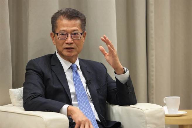 香港财政司长陈茂波预告，第2季本地GDP预估数字可能较首季稍微放缓。（中新社资料照片）