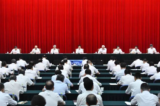 大陸國家發改委近日發布《關於恢復和擴大消費的措施》，強調堅持有效市場和有為政府更好結合，更好發揮政府作用，加快建設全國統一大市場。（翻攝自大陸國家發改委）