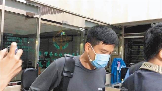 后备指挥部中校李志交被控盗卖国家队口罩900片。（本报资料照片）