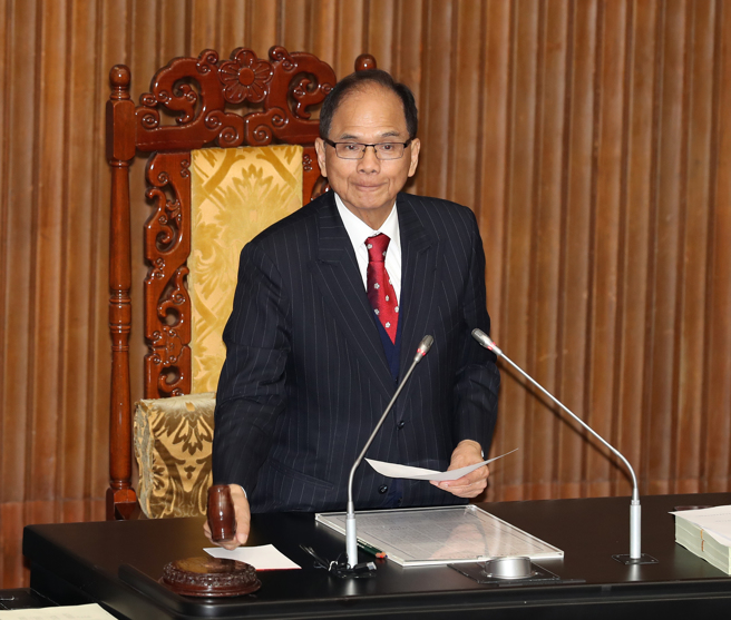 立法院临时会31日处理「性别工作平等法部分条文修正草案」，在立法院长游锡堃（图）敲下议事槌后，「性别工作平等法部分条文修正草案」三读通过。（刘宗龙摄）