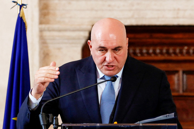 义大利防长克罗塞托（Guido Crosetto）批评前政府加入「一带一路」的决定「临时且糟糕」，指出法国没加入，也拿到了价值数百亿的飞机订单。（资料照／路透社）