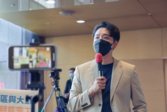 台中市议员罗廷玮不满，中央政府前瞻预算分配不公。（图取自罗廷玮脸书）