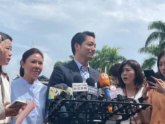 台北市长蒋万安今早出席南港高中综合教学大楼新建工程开工动土典礼，对于前瞻计画的补助款北市为六都最少，他说，希望中央在补助款上公平合理。（刘彦宜摄）