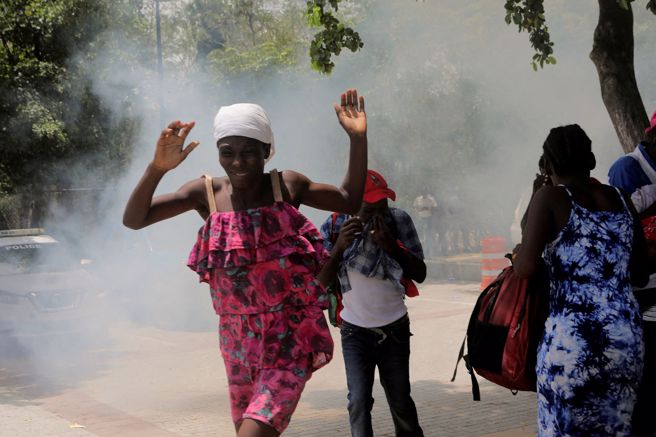 近一年來，海地總理亨利（Ariel Henry）和聯合國秘書長古特瑞斯都呼籲國際社會介入，以協助海地進行維安工作，但都沒有國家挺身而出，直到昨天才改觀。(圖/路透社)
