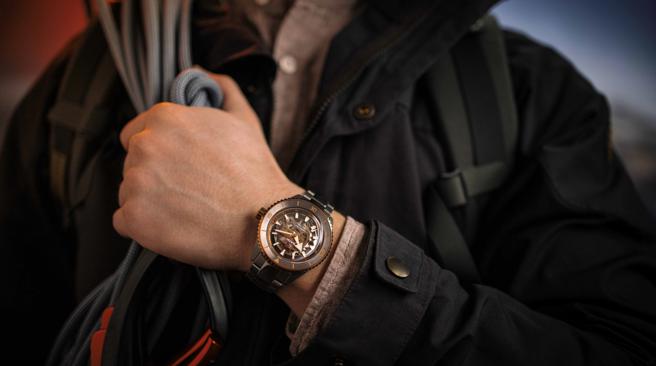 雷达表Captain Cook库克船长电浆高科技陶瓷镂空表。（RADO提供）