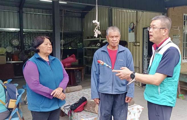 蜂农22日起移除蜂箱等吸引熊的食物源，并播放收音机制造声响，迄今台湾黑熊未回访。（南投林管处提供／杨静茹南投传真）