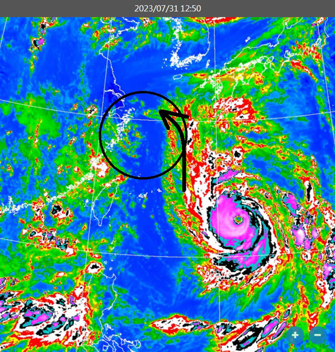 郑明典指出台湾北方有个逆时针旋转的「高层冷心低压」，帮助卡努颱风增强，也使颱风的预报变数更多。(翻摄自郑明典脸书)