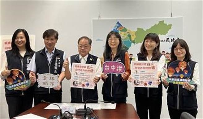 台中市政府民政局鼓励民眾婚育，特别推出结婚登记加码惊喜送活动。(林欣仪摄)