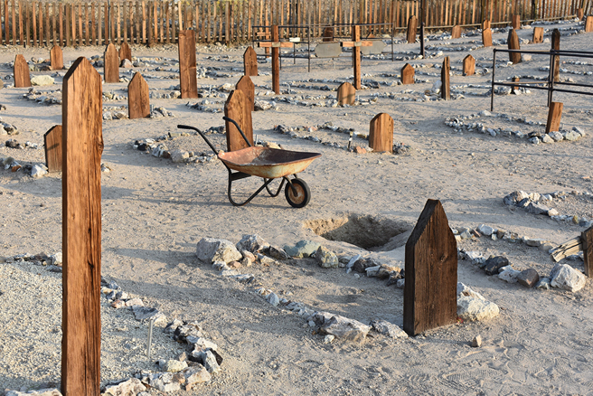 巴西一名女子8个月前遭谋杀下葬，没想到事后又传出坟墓被破坏，头颅也不翼而飞。（示意图／达志影像）