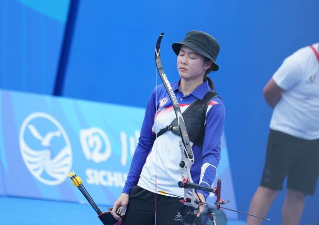 彭家楙在成都世大运射箭女子反曲弓个人赛4强赛附加赛败给哈萨克选手，将争取铜牌。（大专体总提供／陈筱琳台北传真）