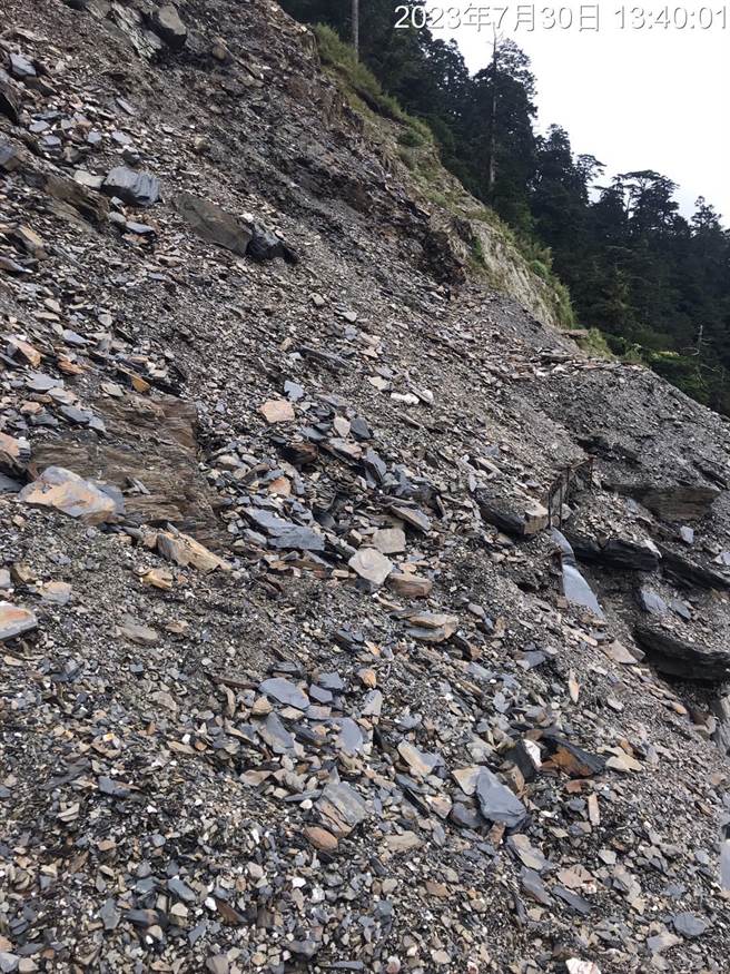 能高越嶺道西段10公里處坍塌，步道完全無法通行，8月7日前暫時封閉進行修繕。（南投林管處提供／楊靜茹南投傳真）