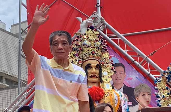 南投县议会议长何胜丰昨天出席埔里瀛海城隍庙举办全国城隍大会师活动。(曾雪蒨摄)