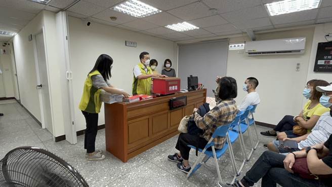 行政执行署宜兰分署31日上午进行法拍，有6组买家竞标。（行政执行署宜兰分署提供／张志康基隆传真）